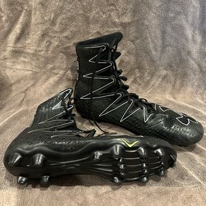 Under Armour clutch Fit football cleats